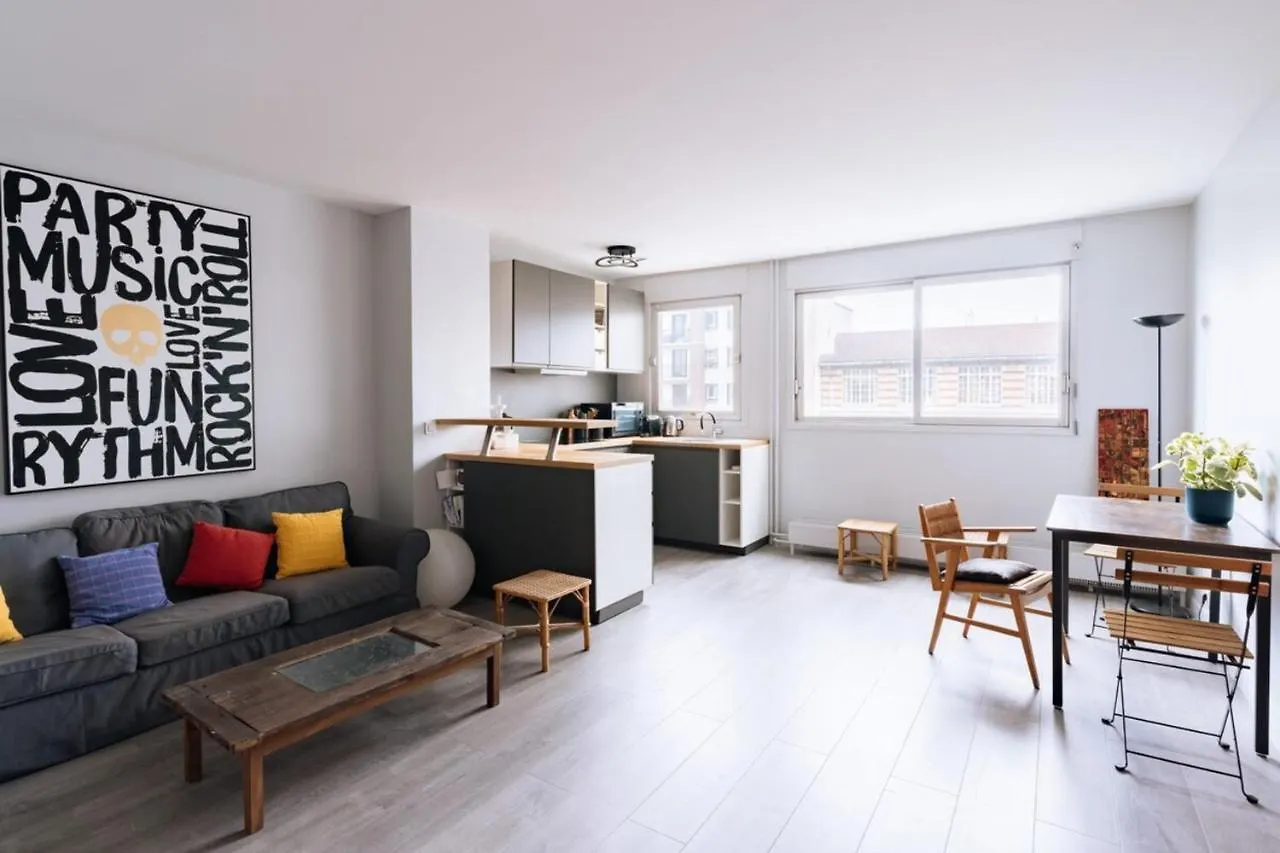 Exuberant 1Bd Apartment Near Canal Saint-Martin! 巴黎 0*,