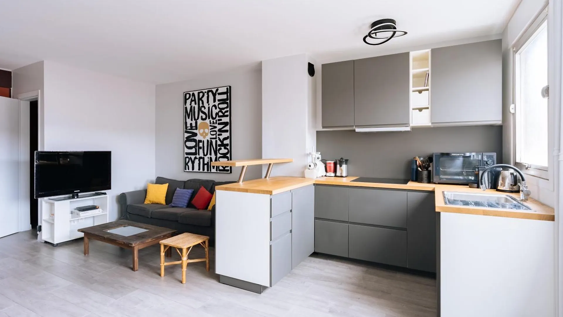 Exuberant 1Bd Apartment Near Canal Saint-Martin! 巴黎 0*,  法国
