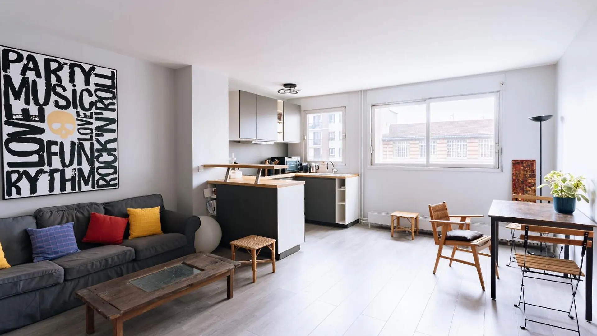 Exuberant 1Bd Apartment Near Canal Saint-Martin! Paris