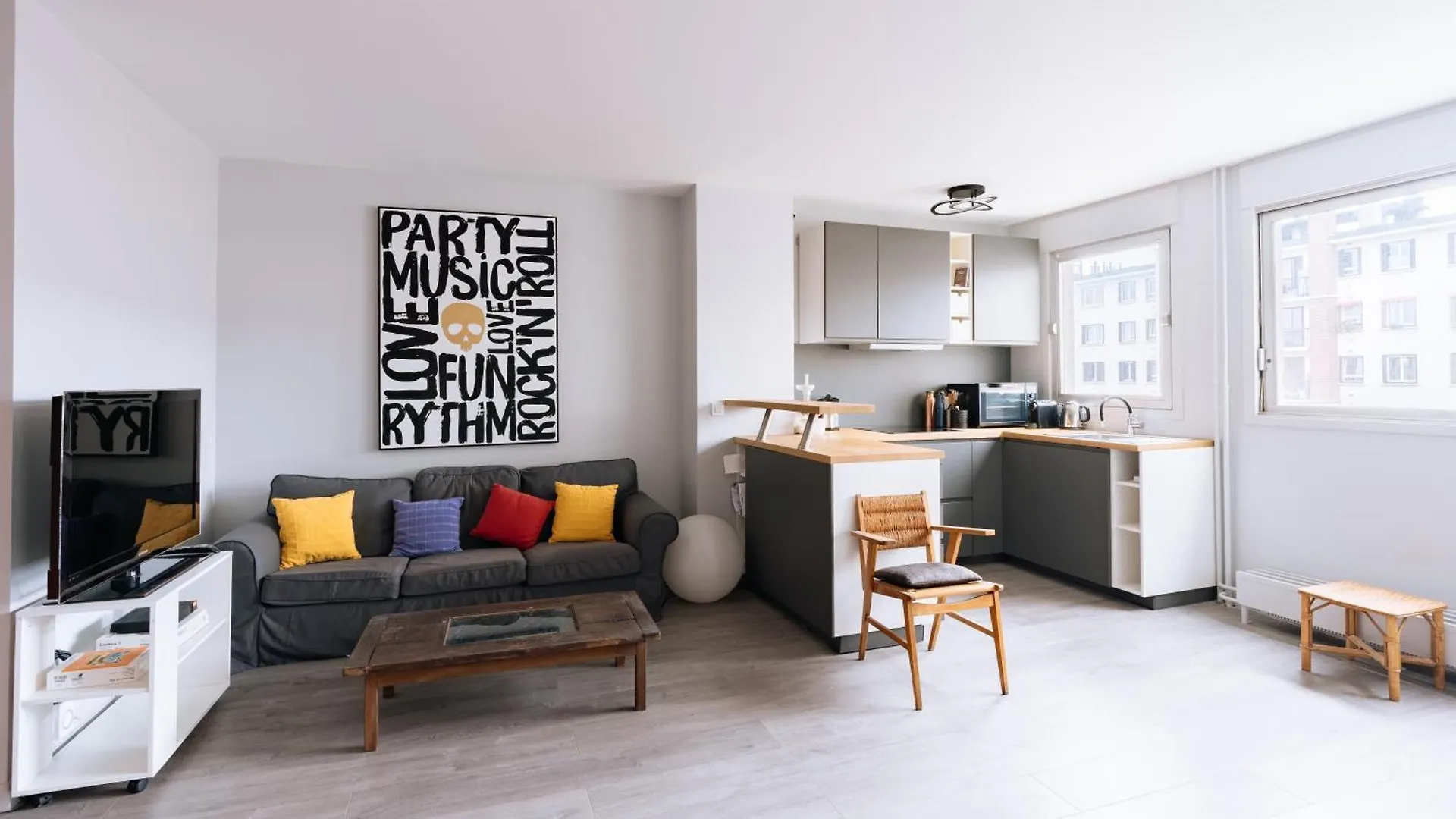 Exuberant 1Bd Apartment Near Canal Saint-Martin! location