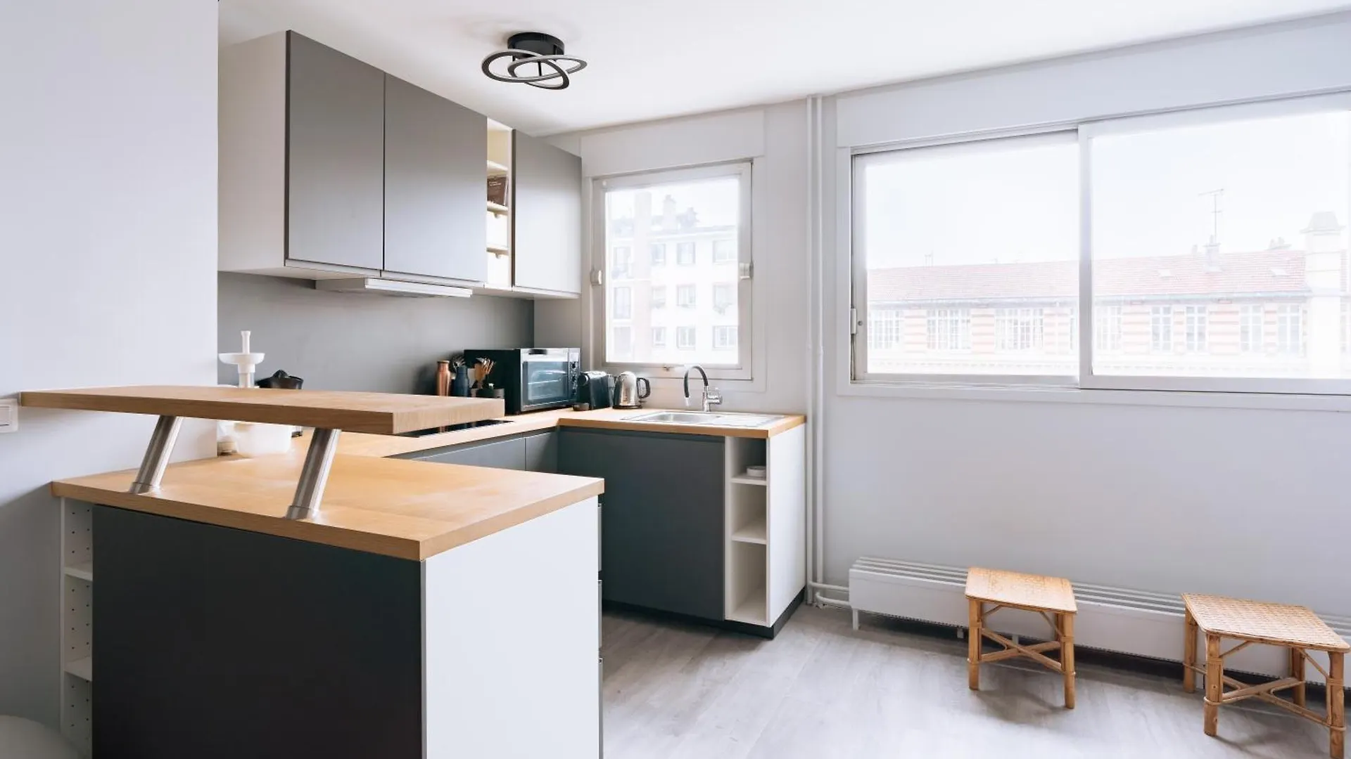Exuberant 1Bd Apartment Near Canal Saint-Martin! Paris 0*,  França